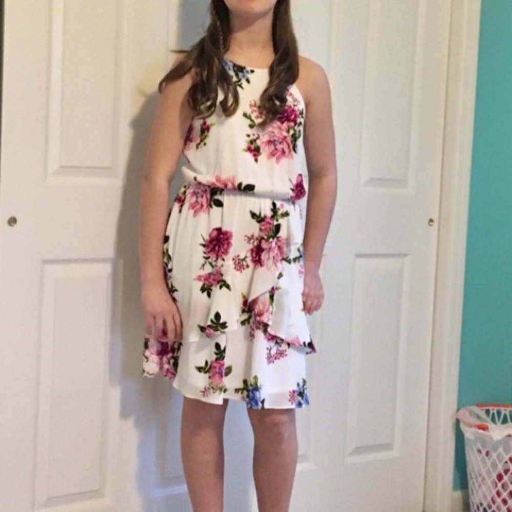 “IZ Byer" gorgeous floral halter-neck dress w/tiered front ruffle -  jr size S